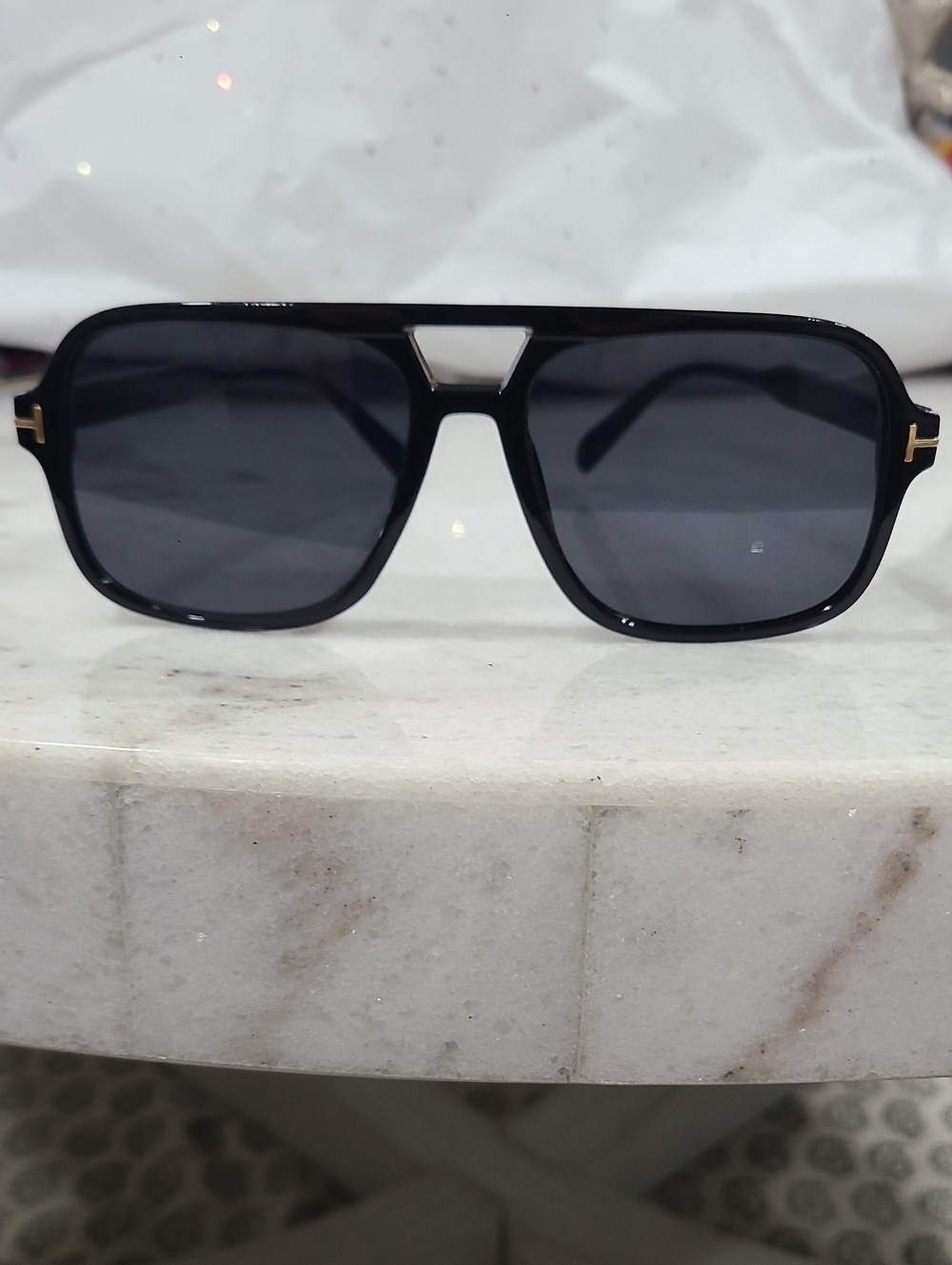 Black Women's Aviator Sunglasses - Classic UV Protection